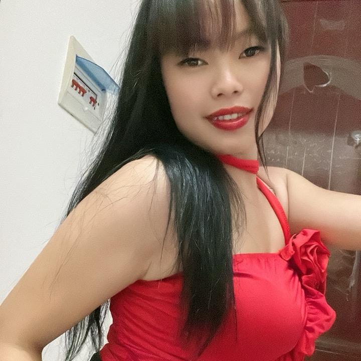 @ 凤姐民族服装体验馆，