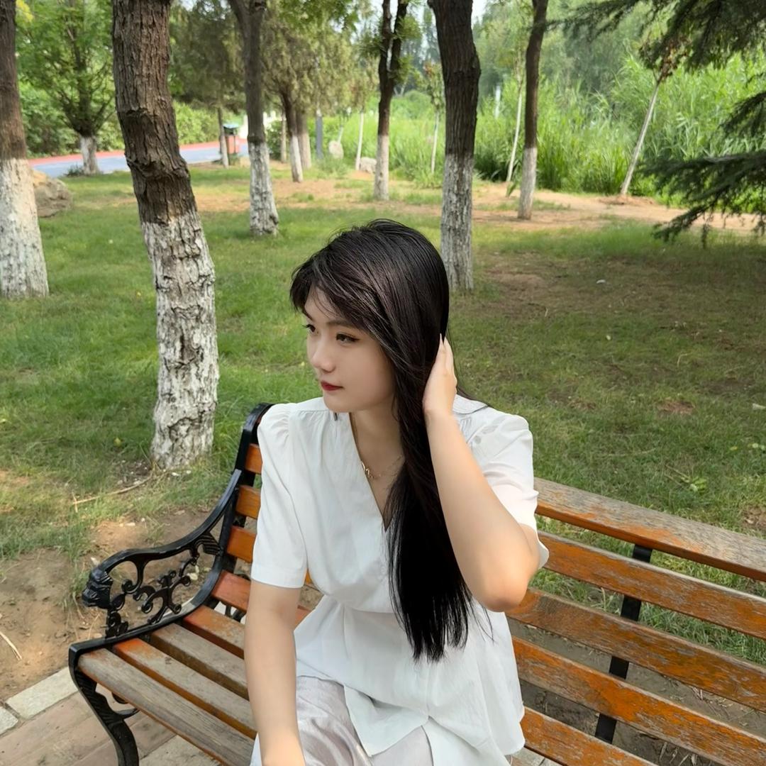 月亮藏在云里