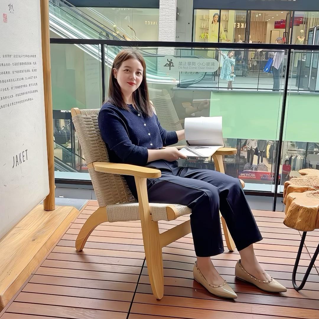 灰小灰品牌女裤工厂店