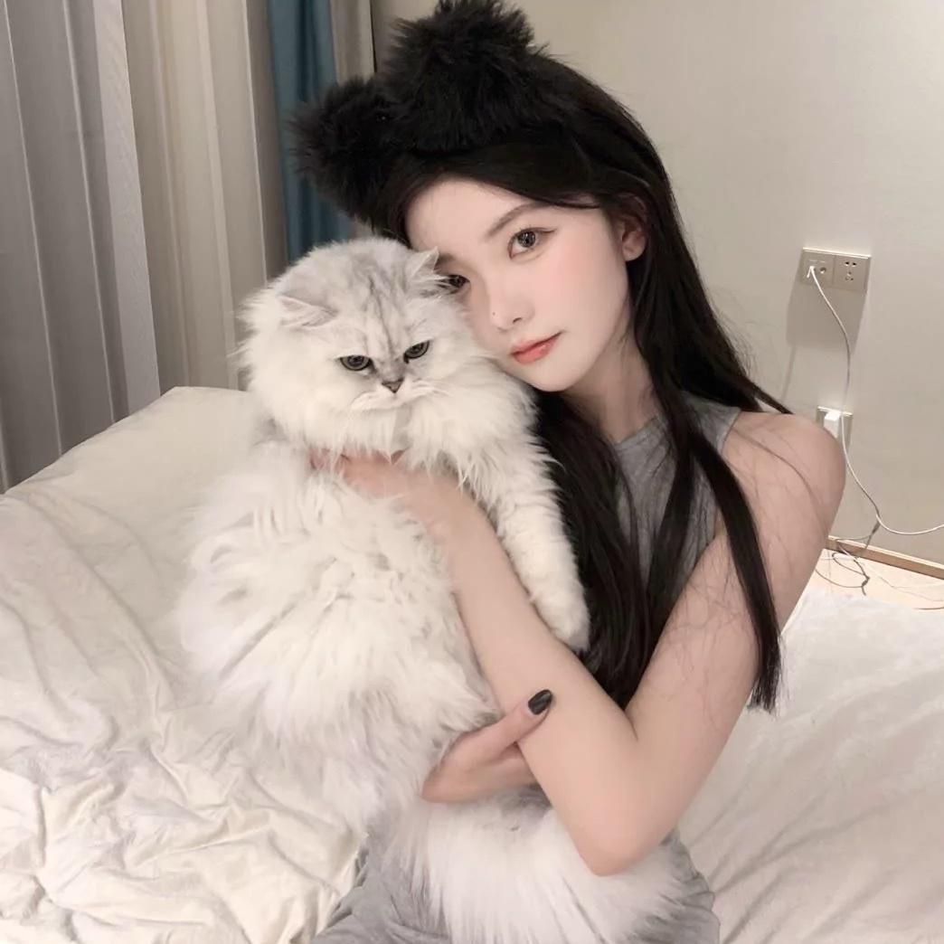 怀里捧束花