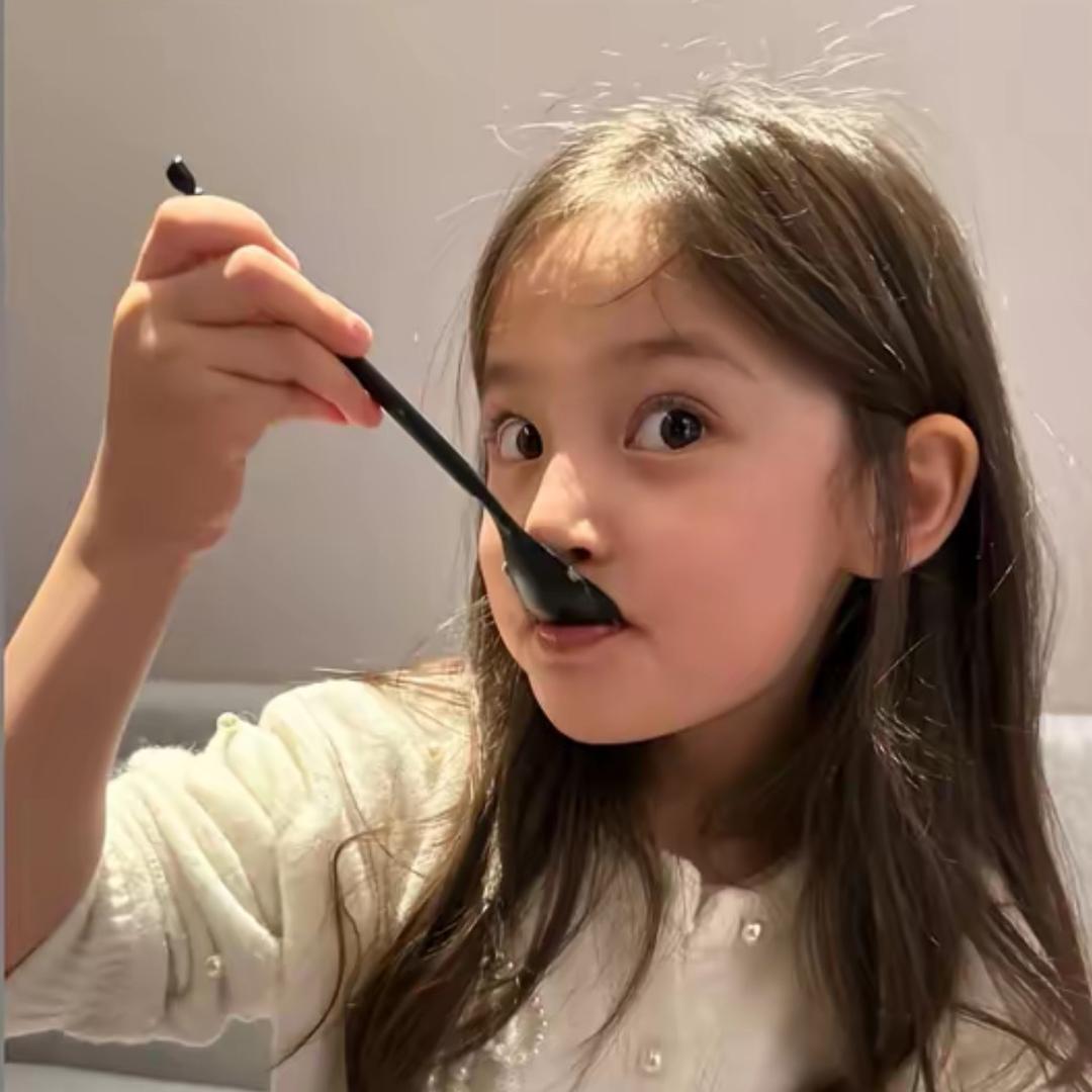 𝓼𝓽𝓻𝓪𝔀𝓫𝓮𝓻𝓻𝔂