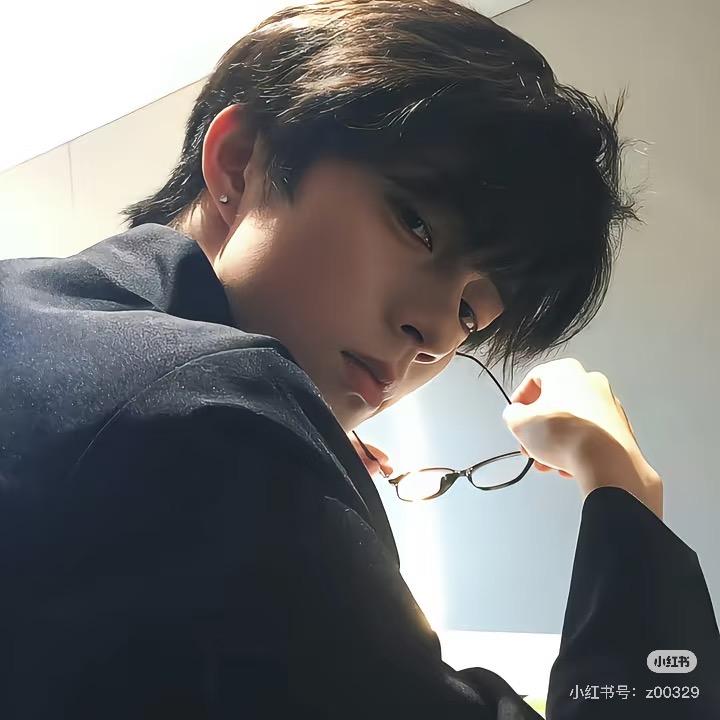 李不凡很烦