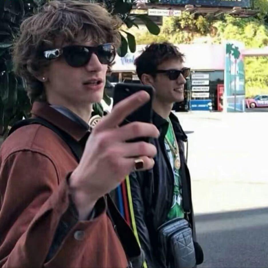 一根奇怪的雪糕.