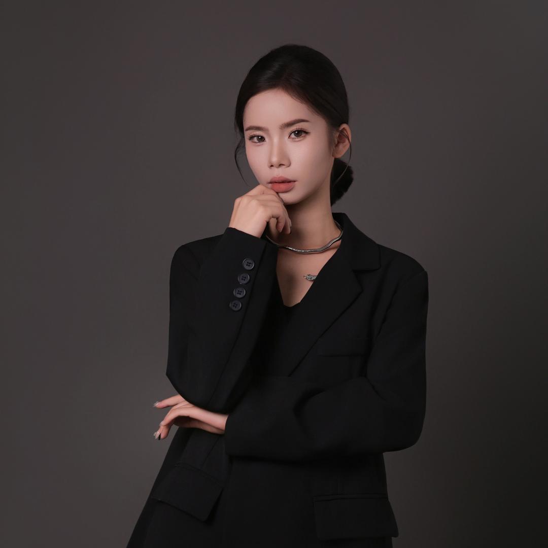 化妆的柏小姐