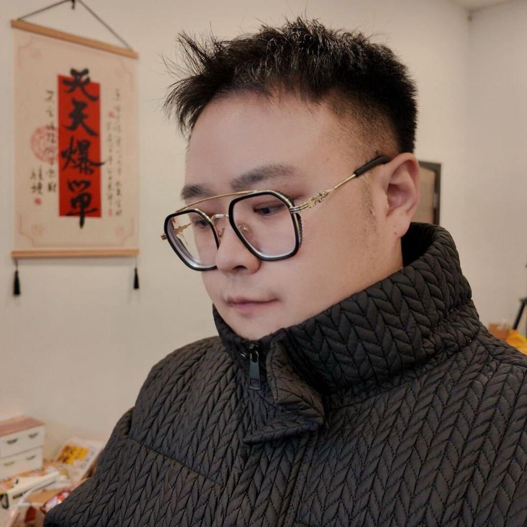 雕雕坨🍖爱吃肉