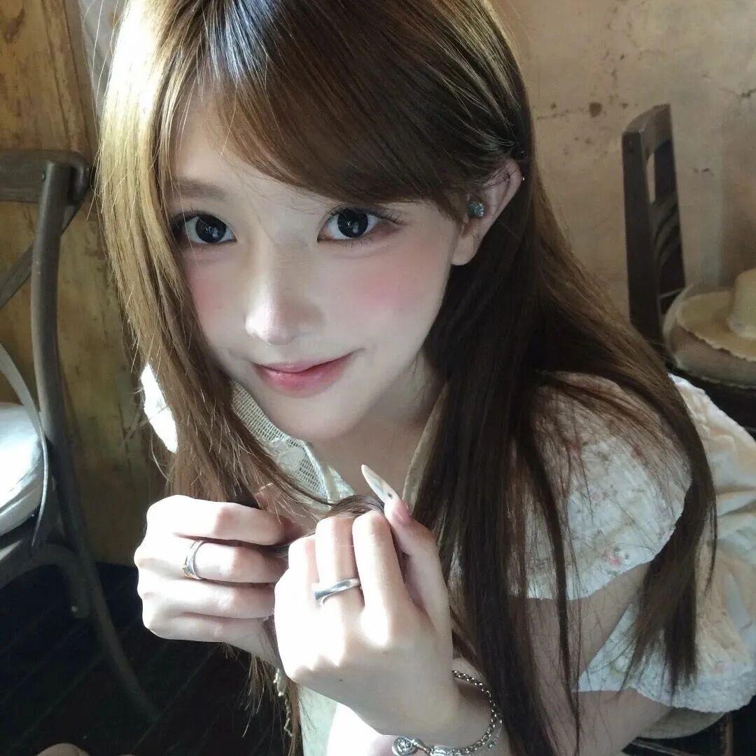 一个甜妹罢了☆.⋆