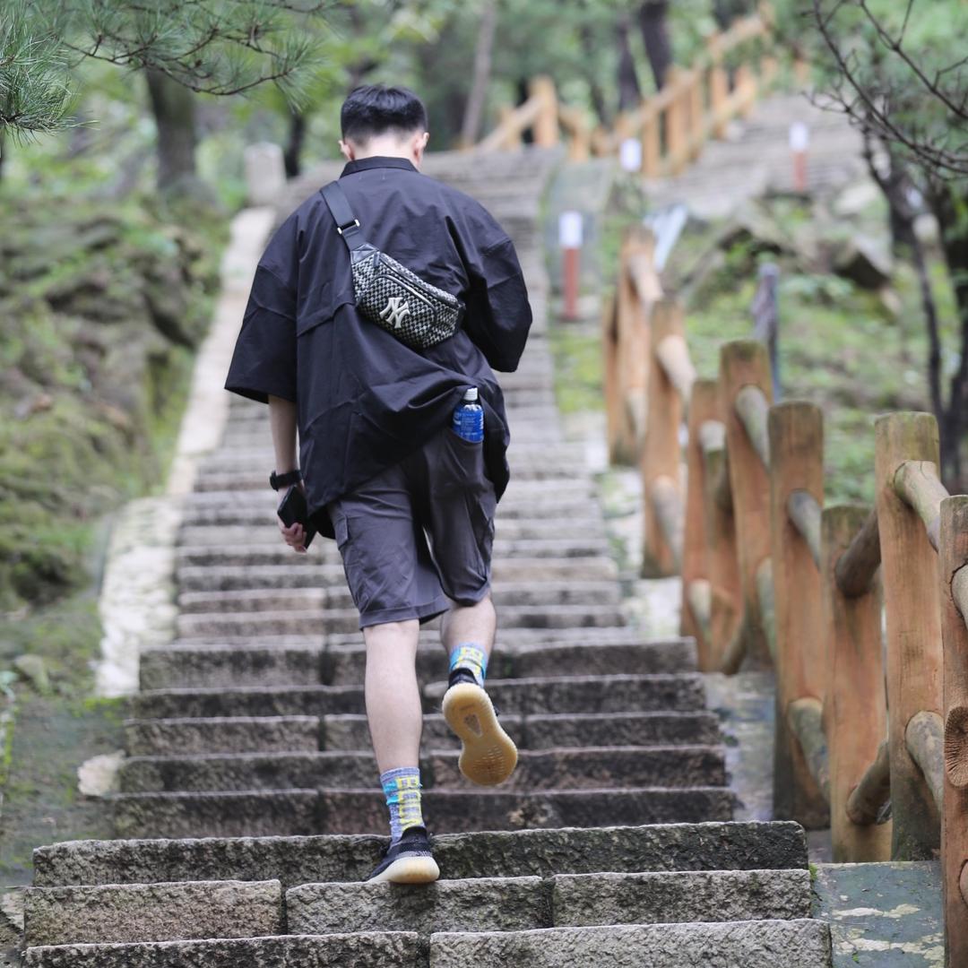 切切白相相