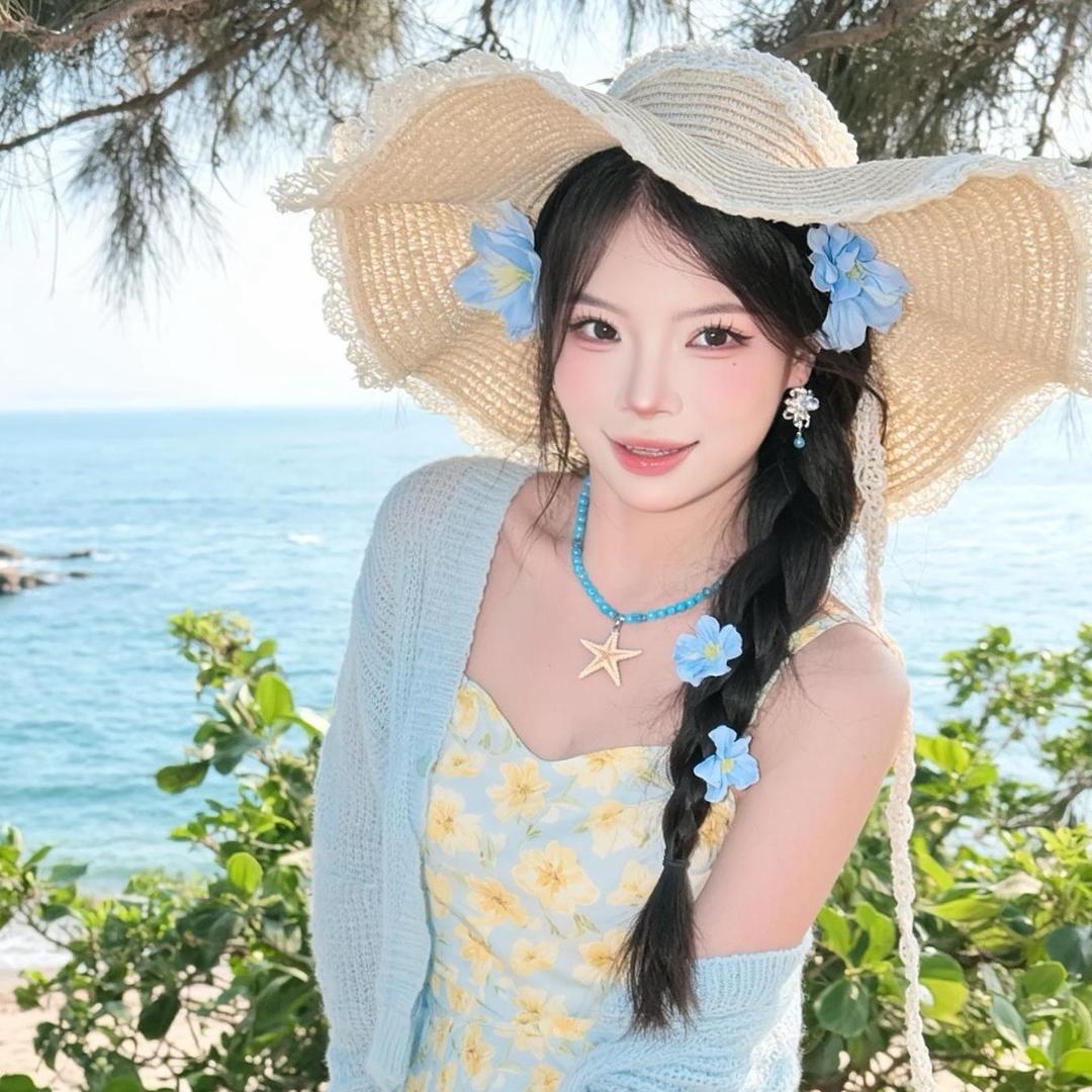 爱做妆造的小女孩