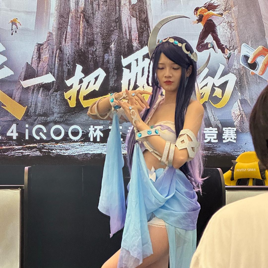 小妞、来啵个
