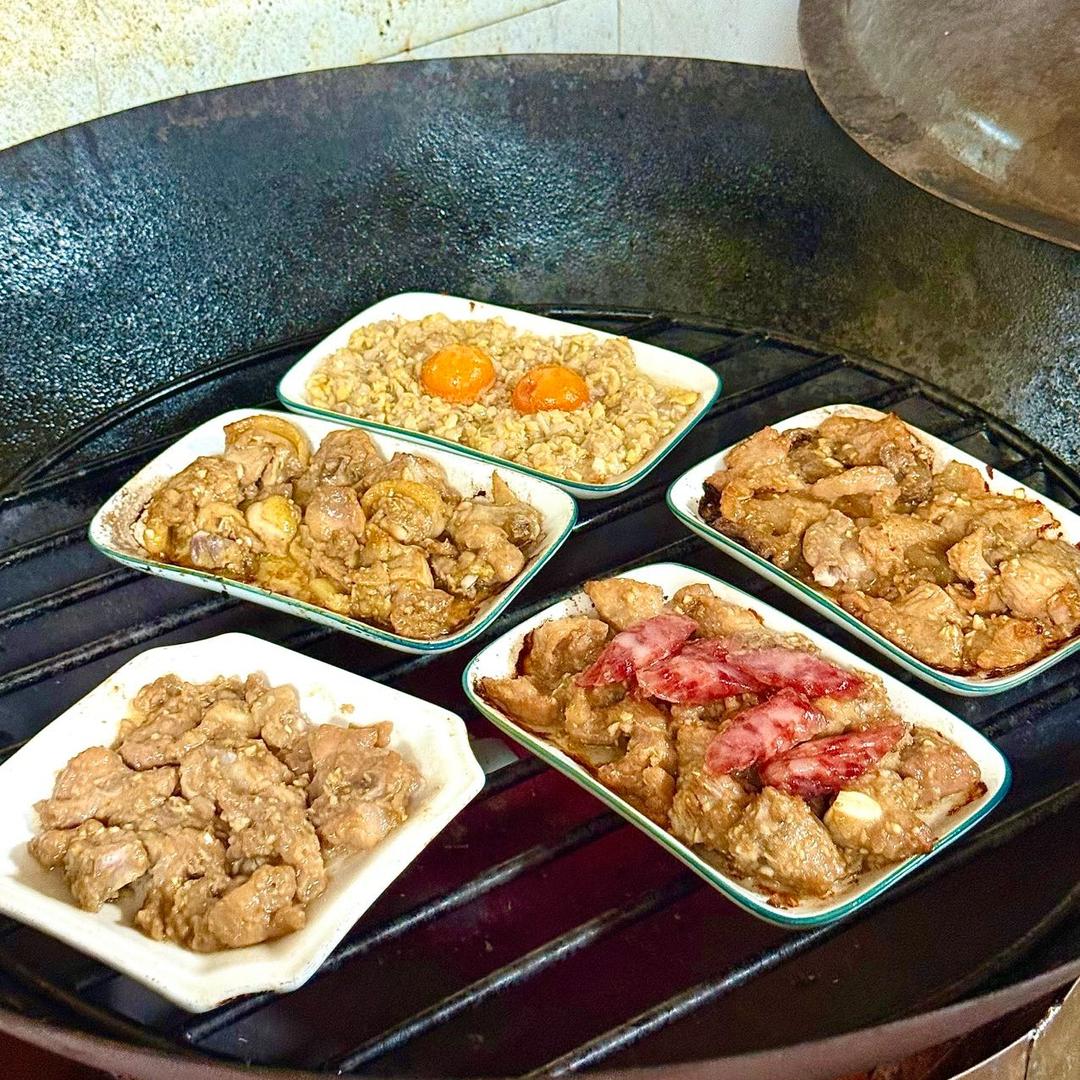 泪水打湿了排骨饭