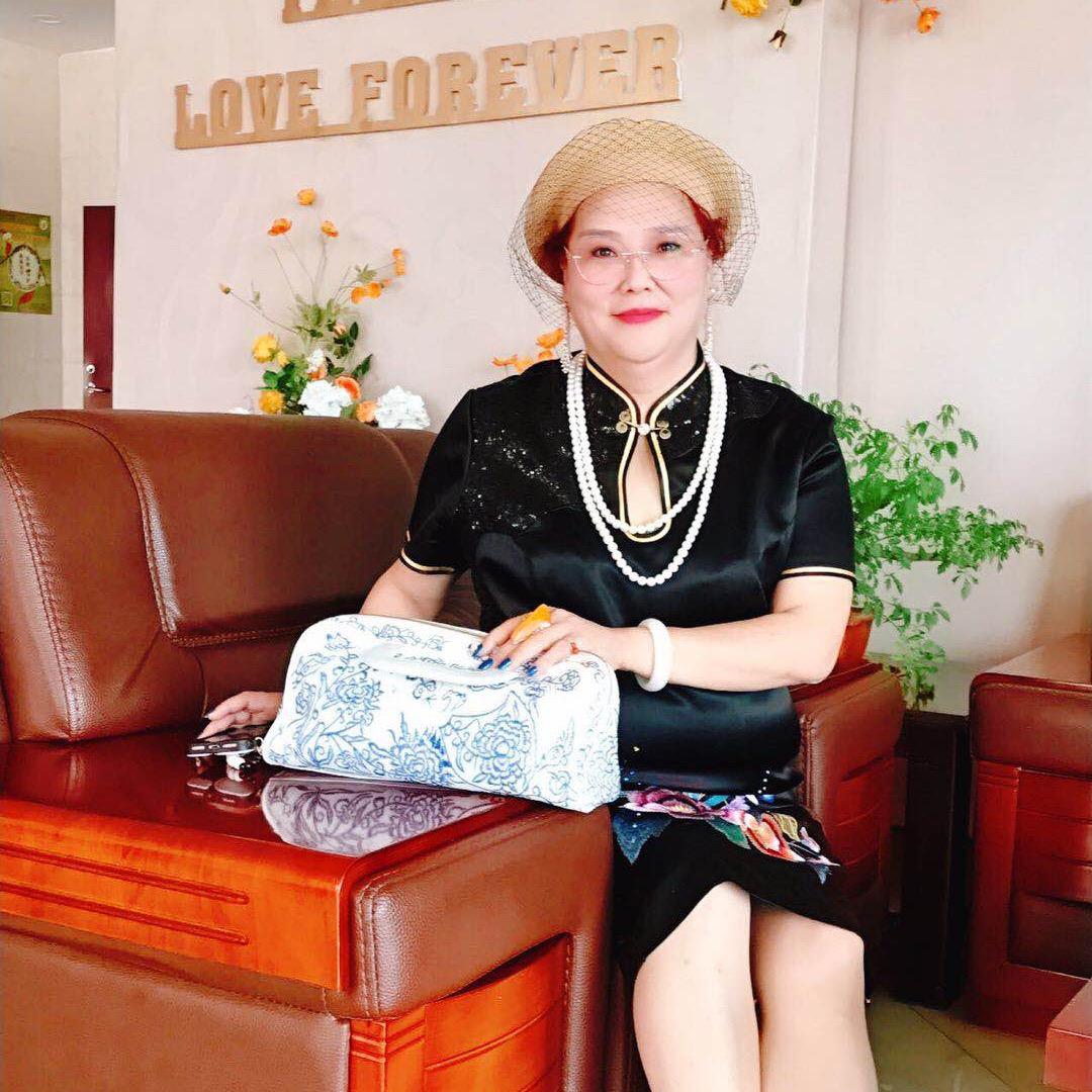 蔓莉莎女装，（早上8点15分开播）