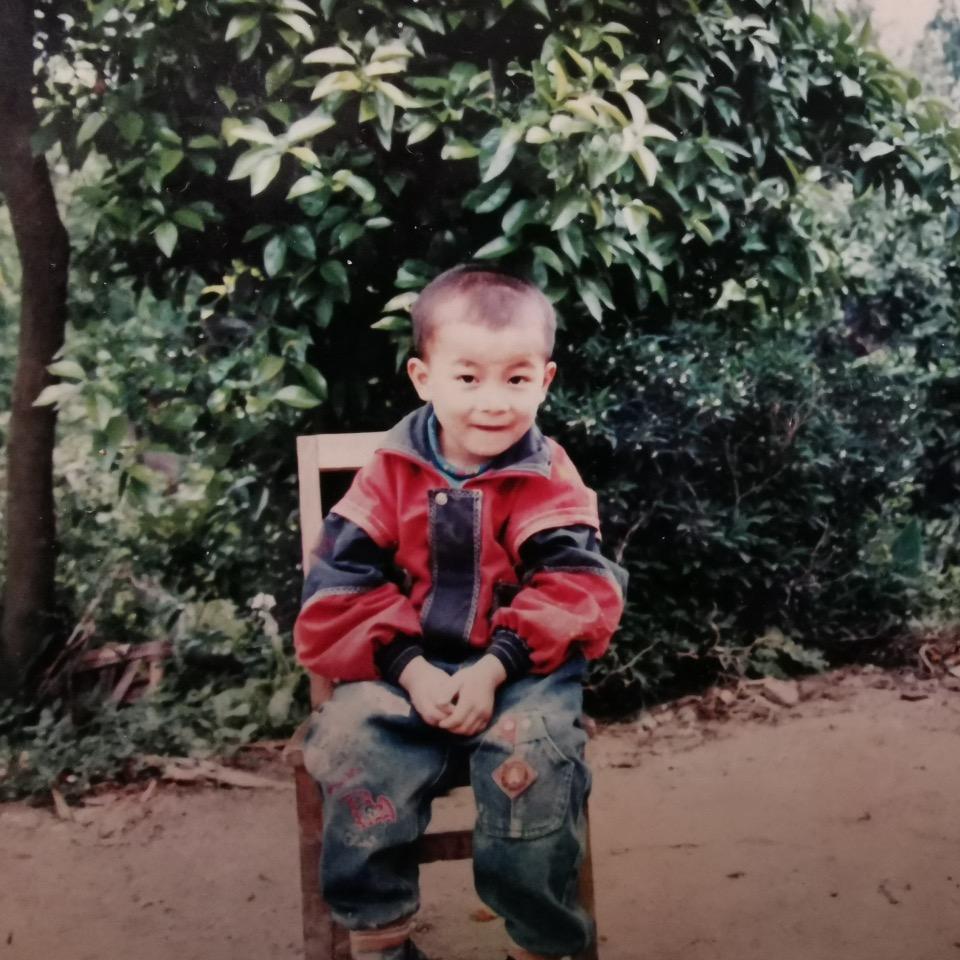 阿伟.