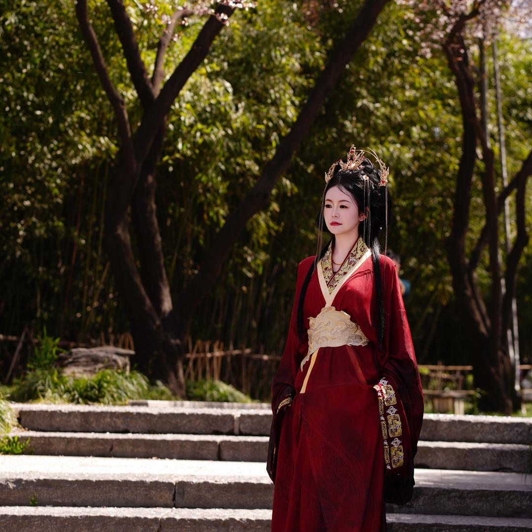 西宁阿玛啦演出服租赁、订制