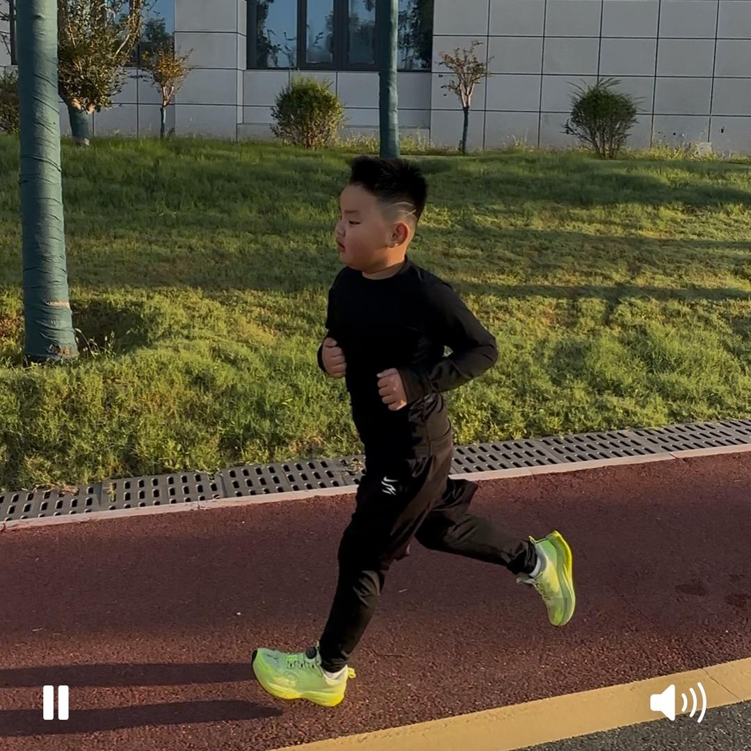 王栋杰(父子跑步)