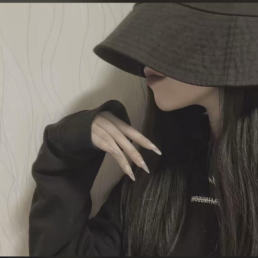 ず 是小莉呀🧡ྀི