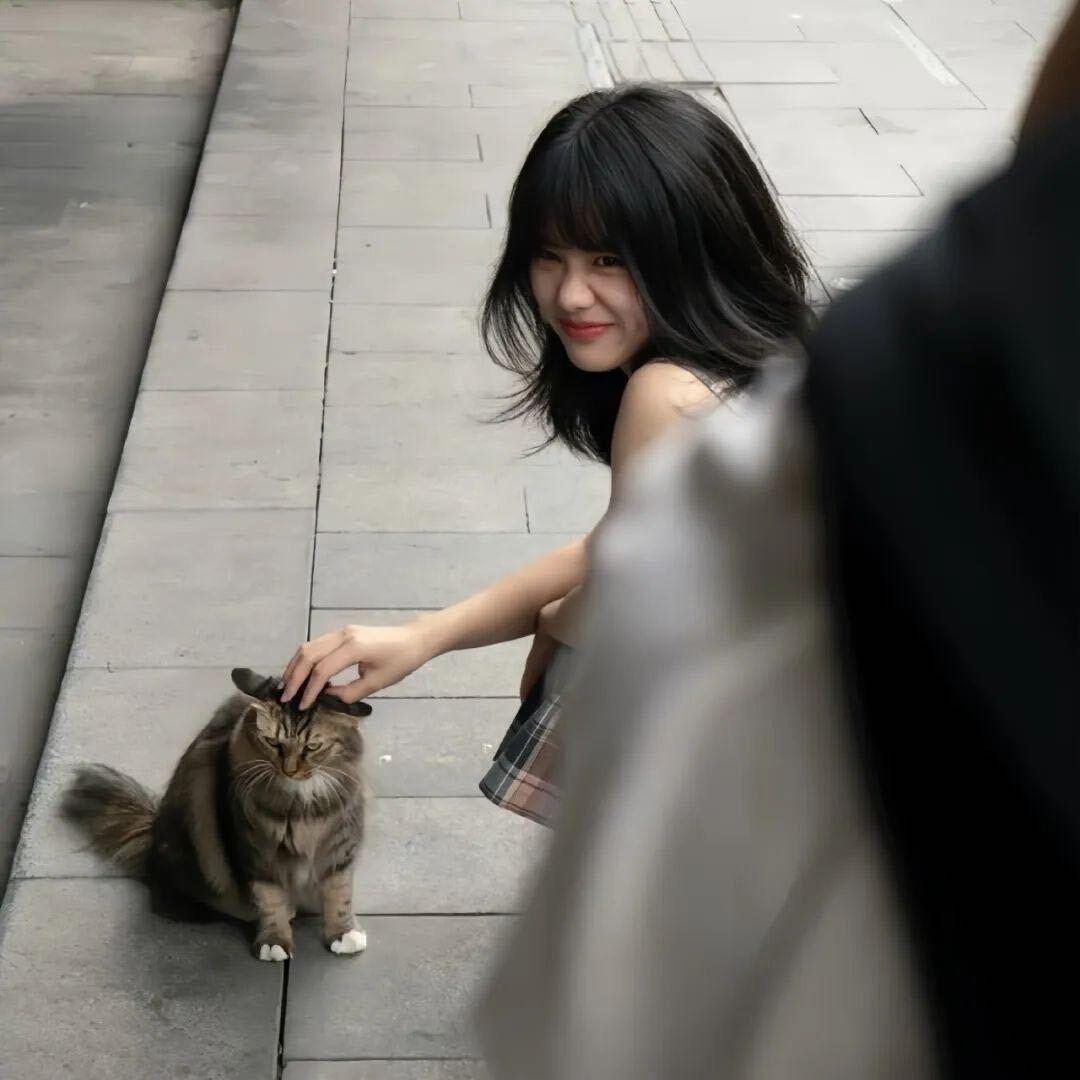 一口两个汉堡包🍔