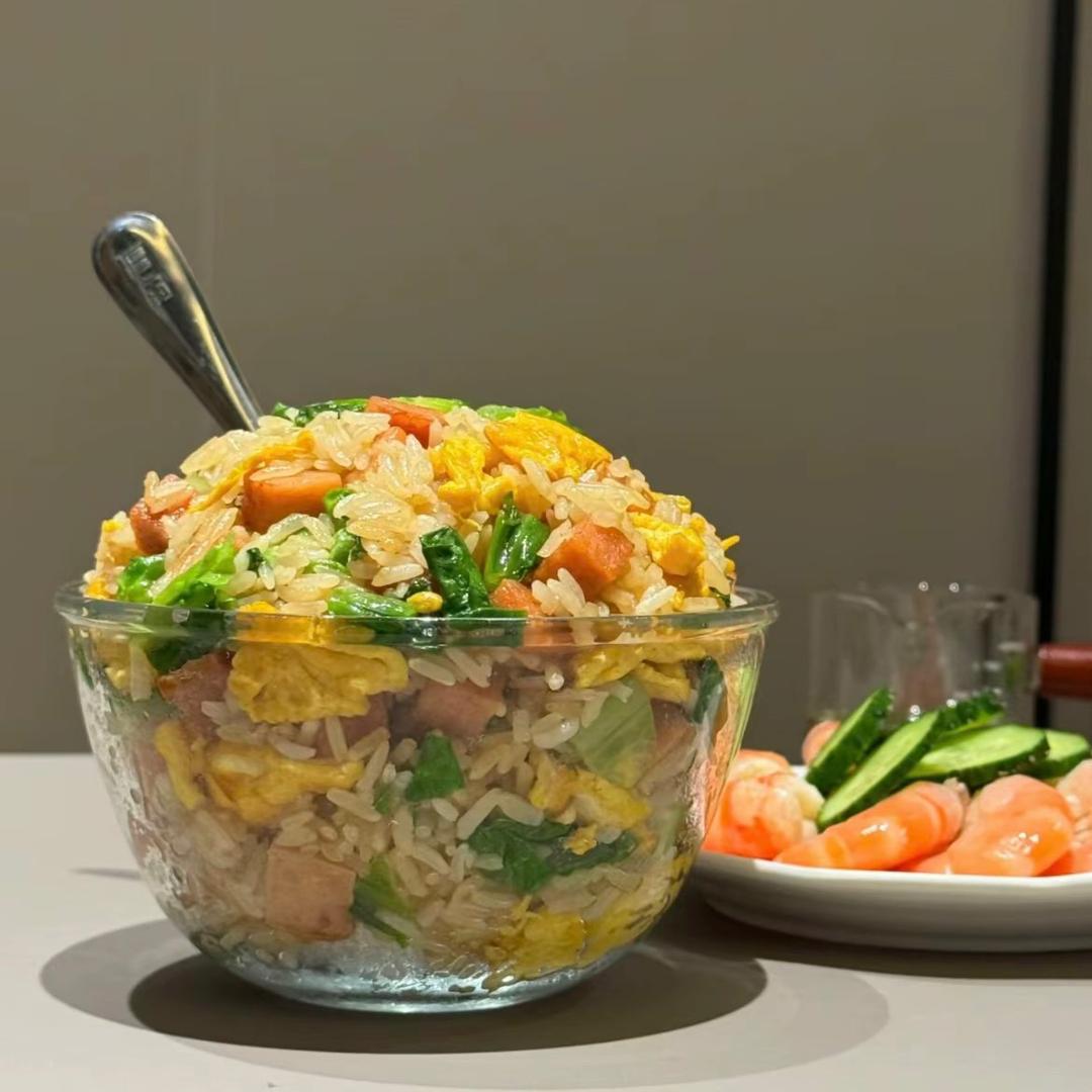 摆烂的咸鱼。。。