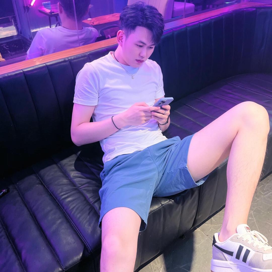 龙哥哥.