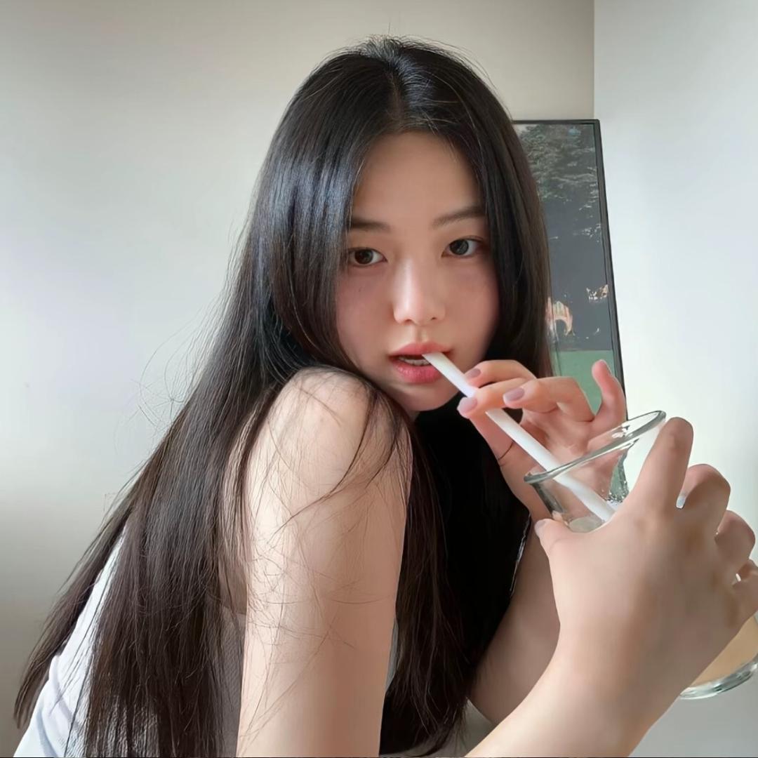 张小若.