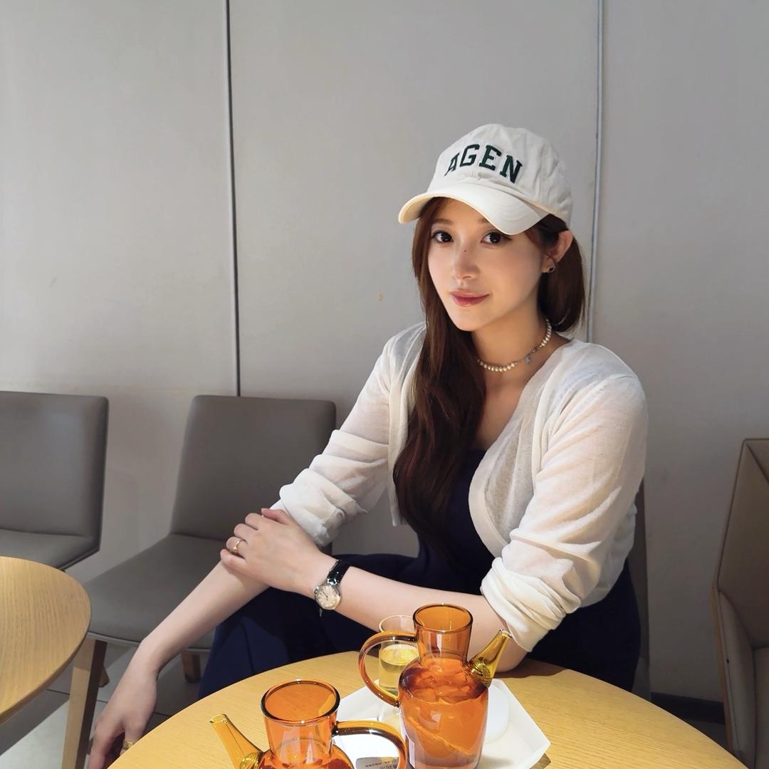 爱笑的胎毛妹