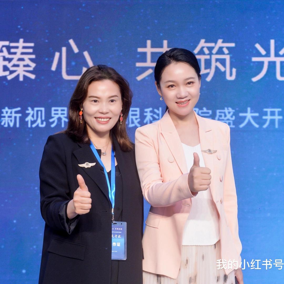 小荷姐姐在这里呀