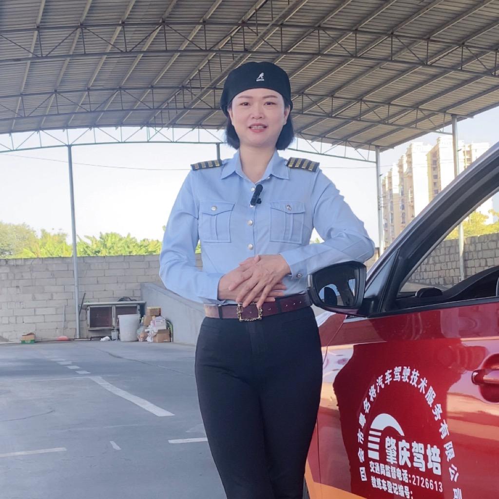 四会学车微微姐教练