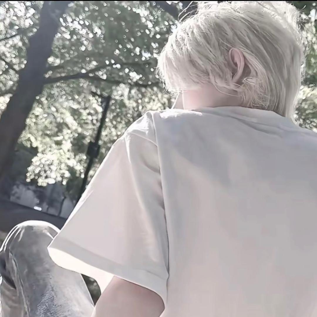 白发少年🧑‍🦳