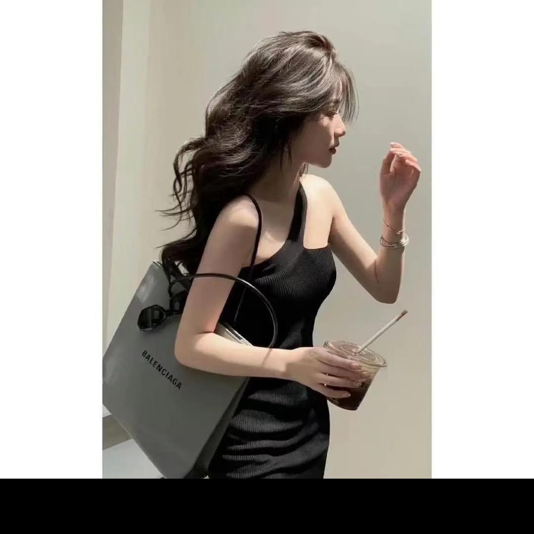 彪悍女友哦……