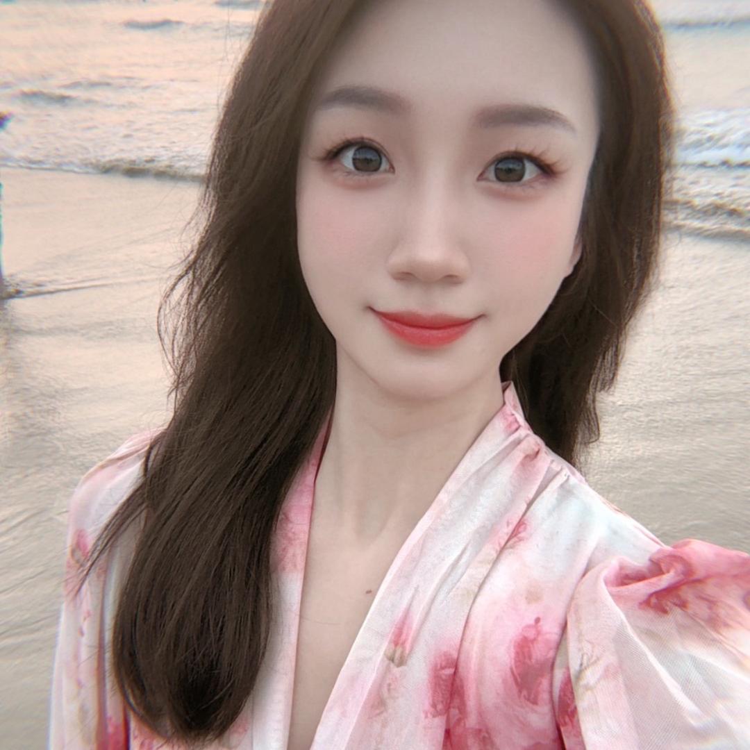 陈圆圆 。