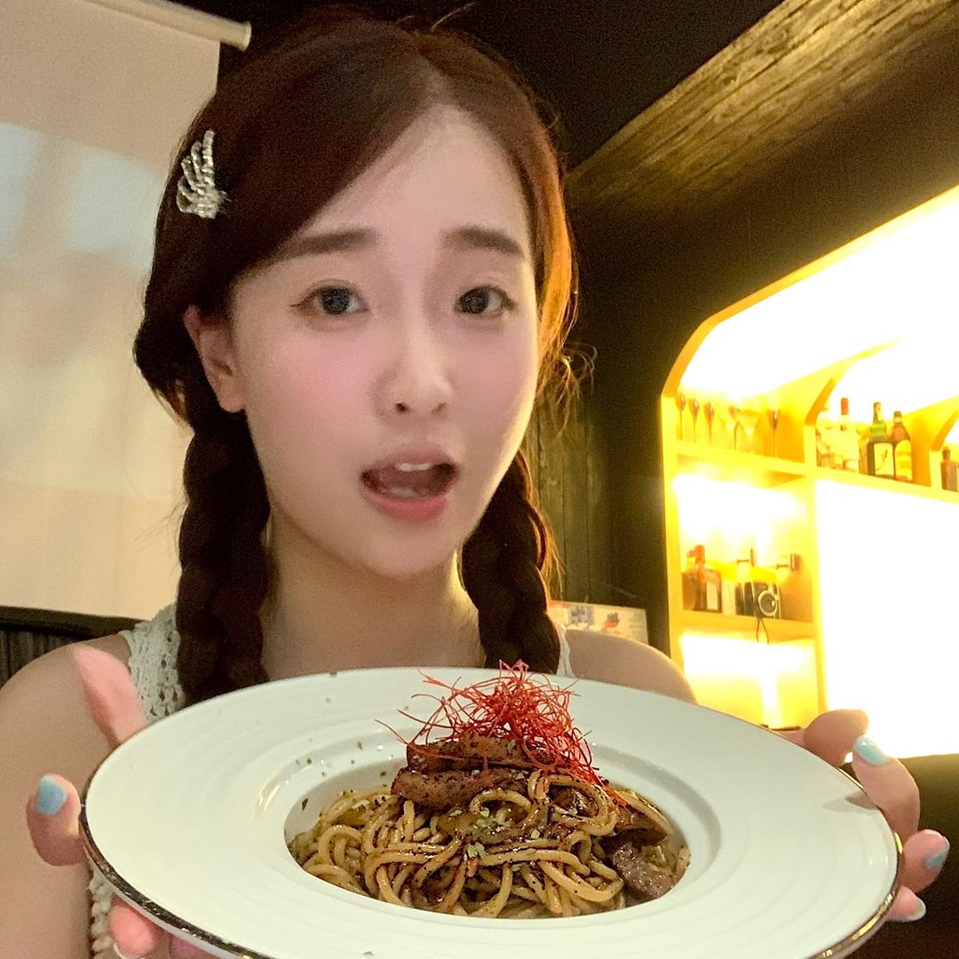 曼曼慢点吃