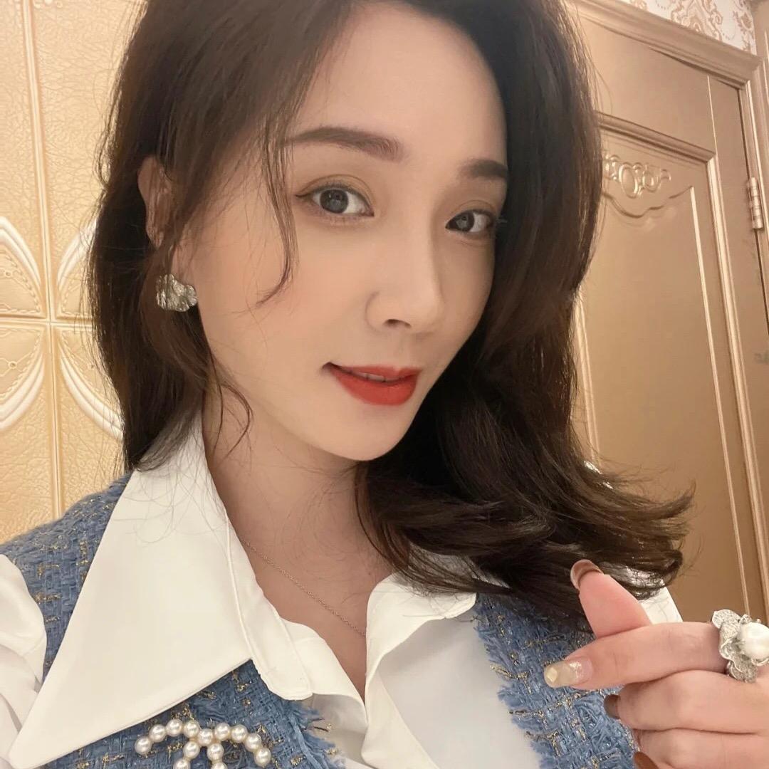 黑发朱老师