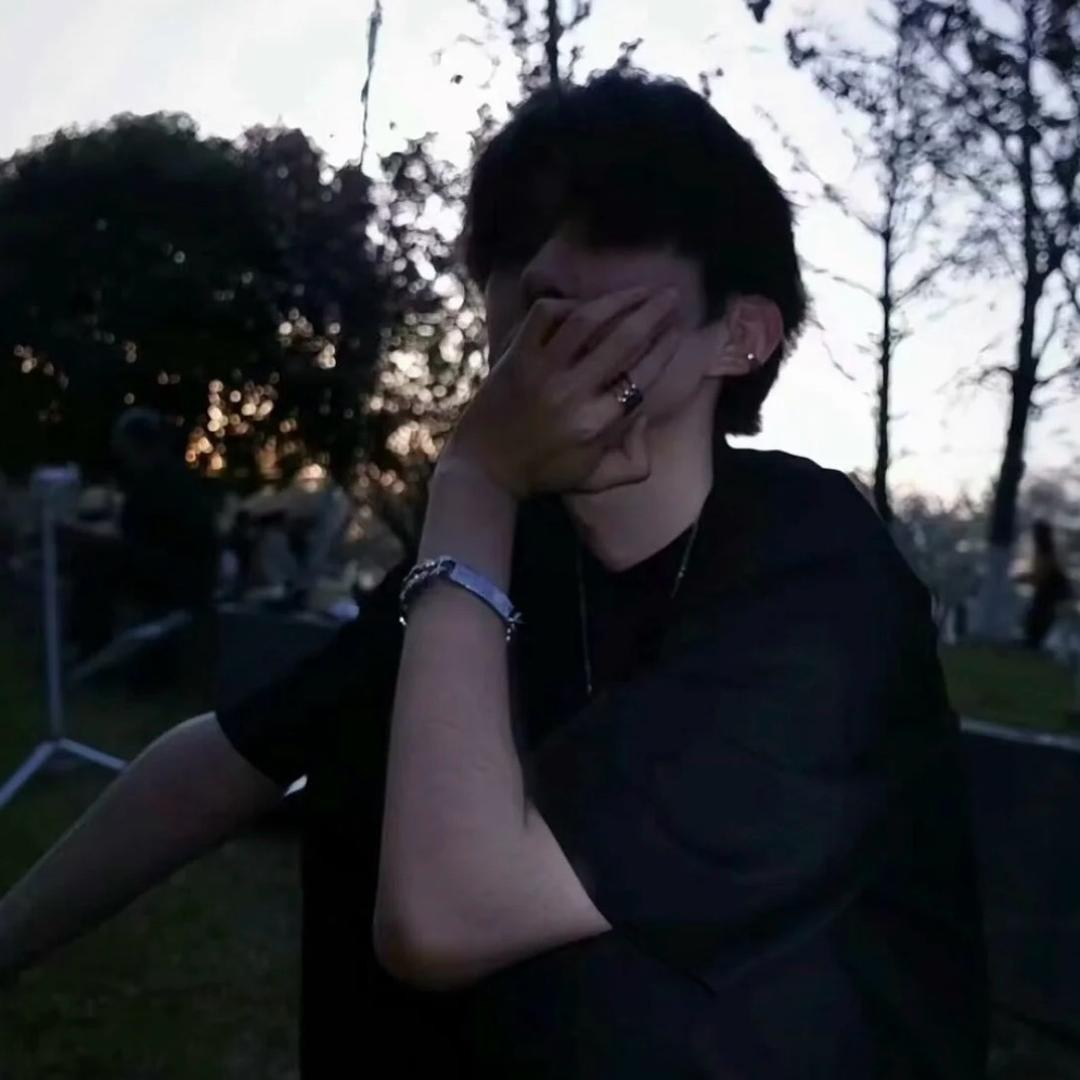 瓒