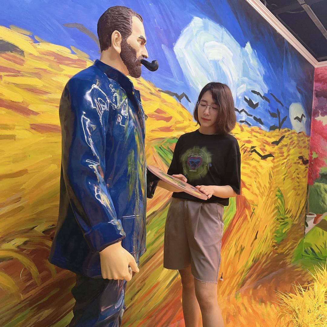 爱画画的王小雅