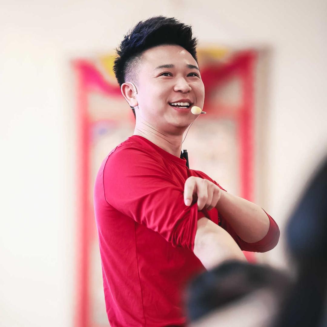 大脸老师教普拉提