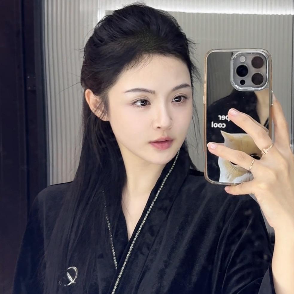 凌 晼