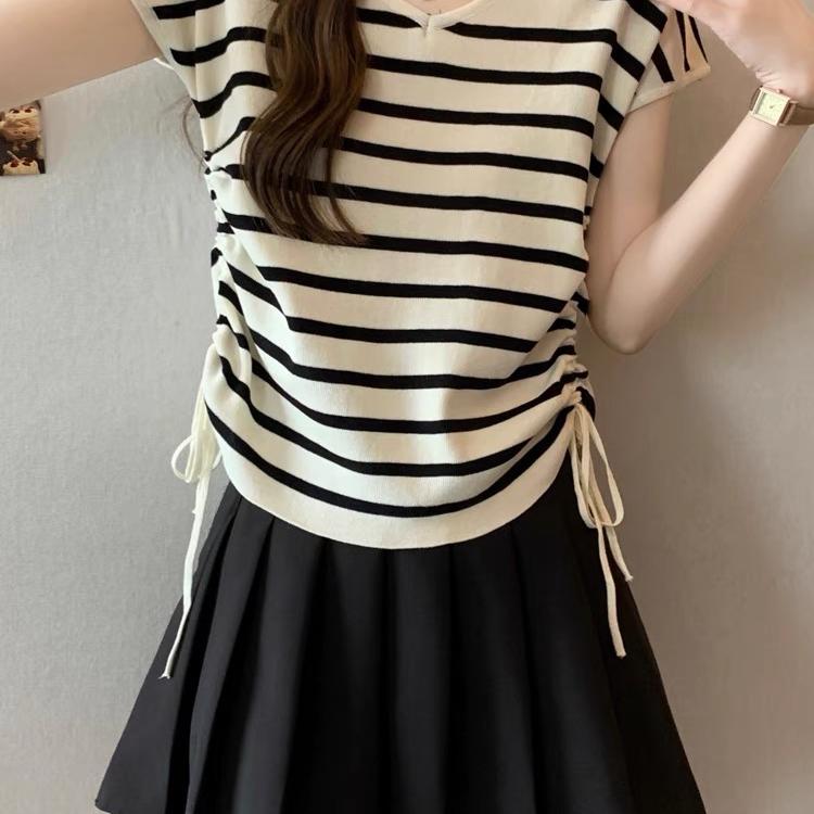 妍依希服饰小店
