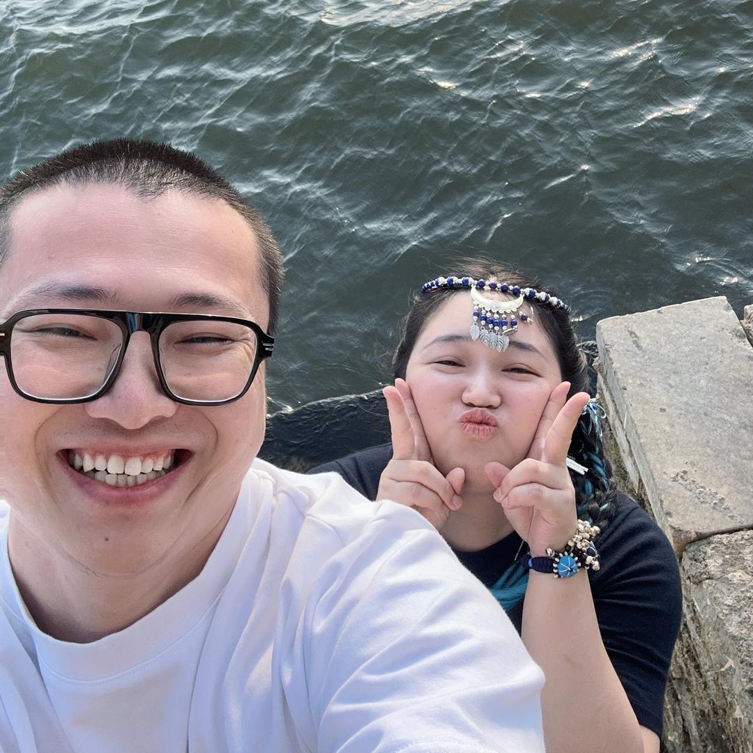 爱吃蛋黄酥的多多