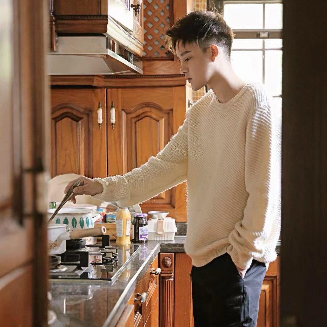 护食的憨憨哥😳