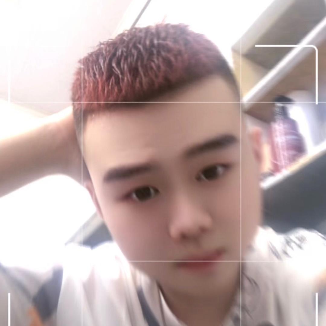 八字门牵手美发造型，专做烫染，时尚接发