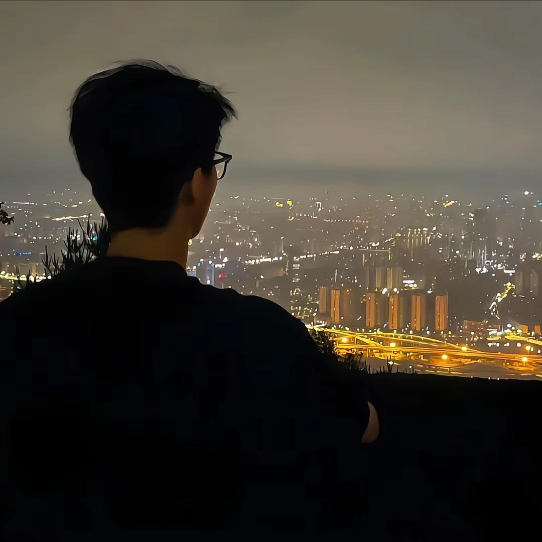 萱.
