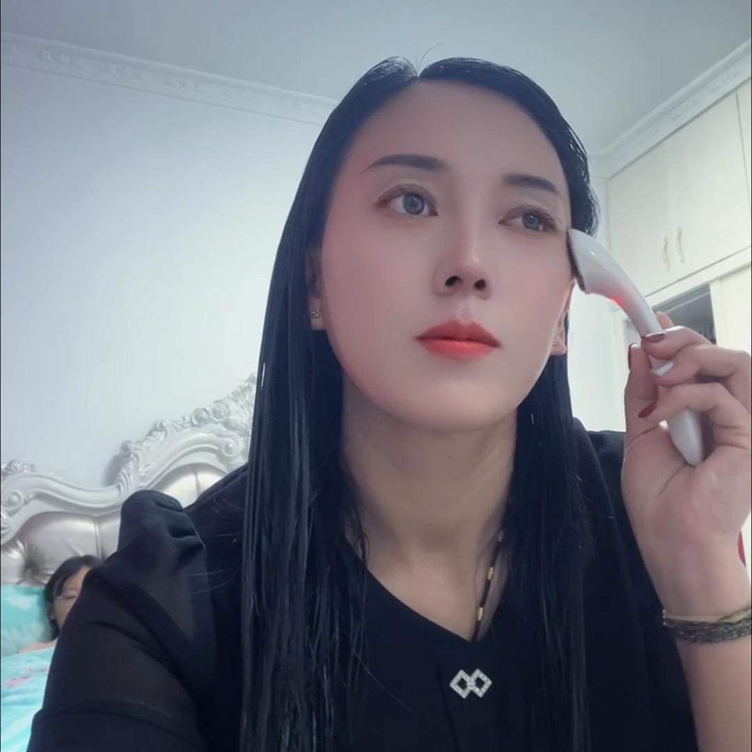 知足常乐的小女孩