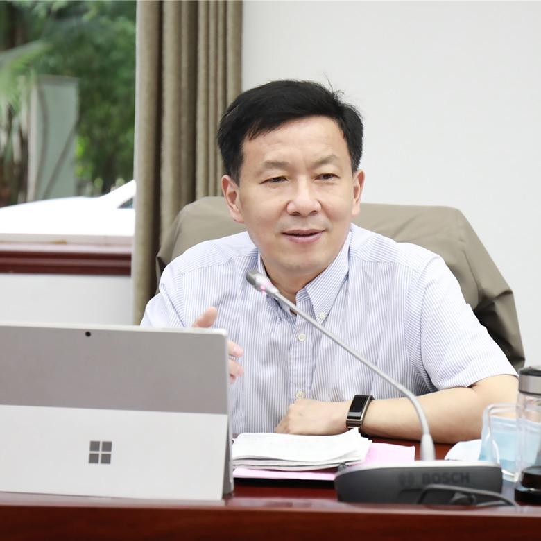 穿梭成渝