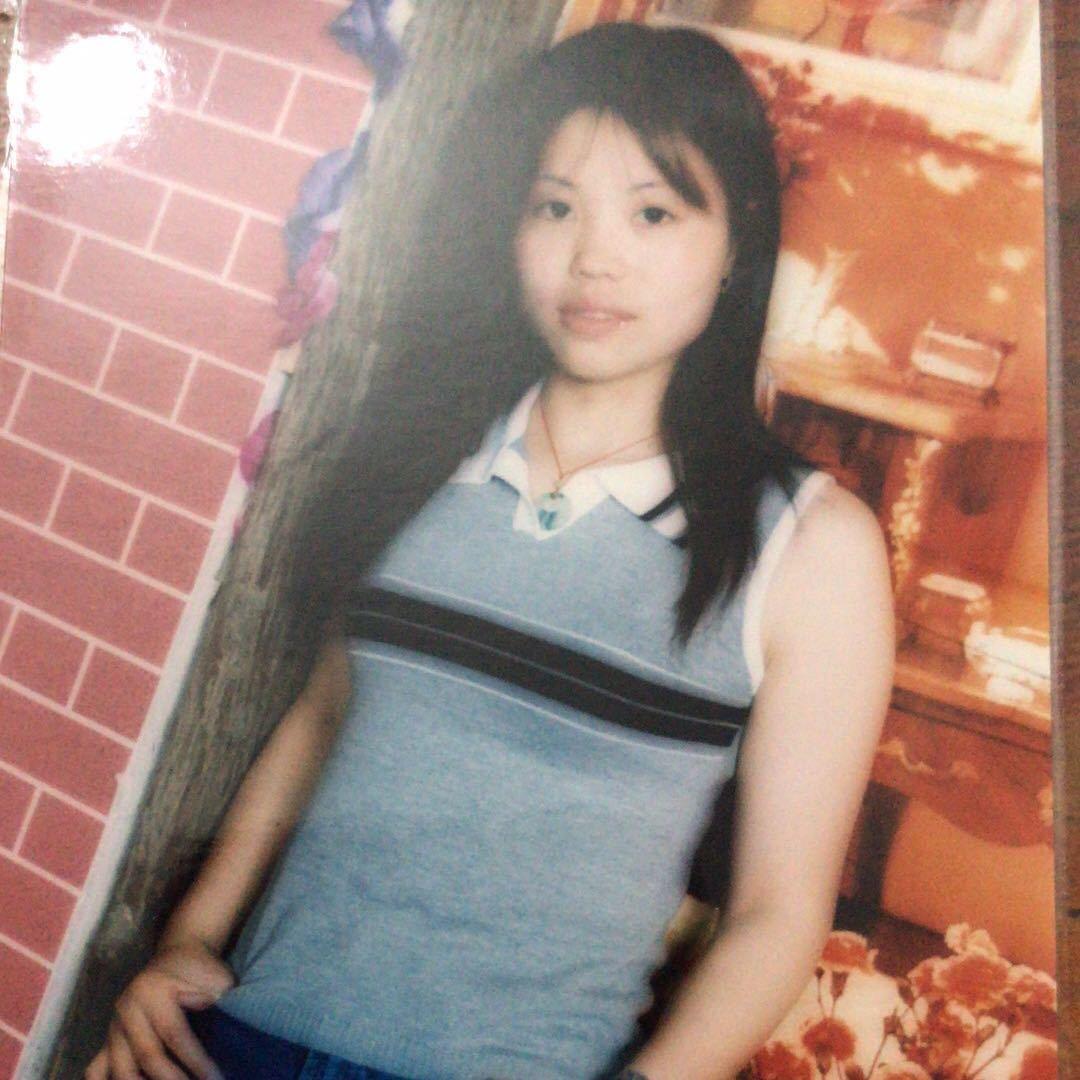 小何