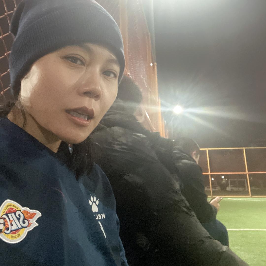 爱踢球的车评水水