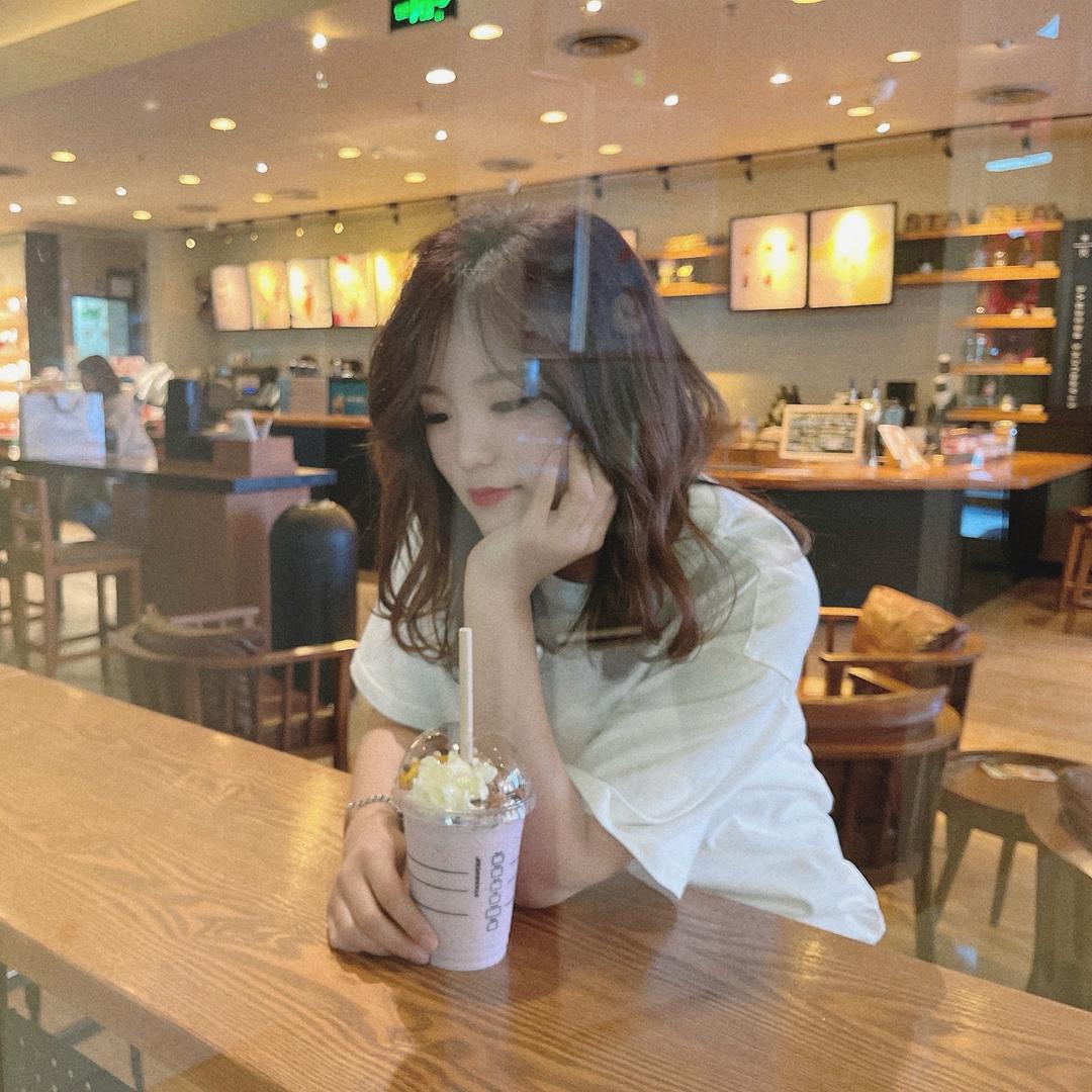 F.🐰