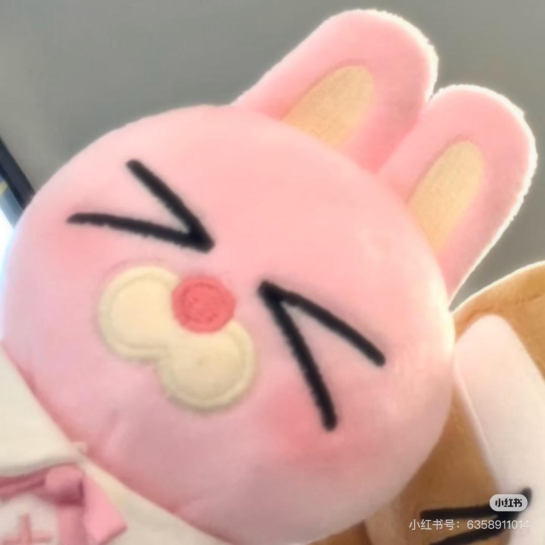 在揉眼睛