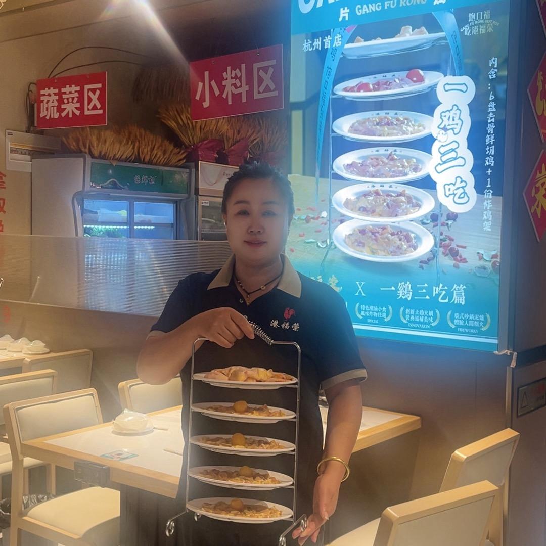 在魏县做清远土鸡火锅的霞姐