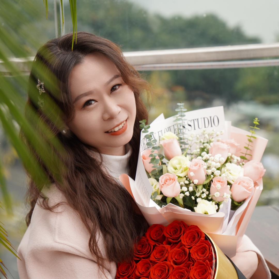 茹初见等待波鞋爸爸