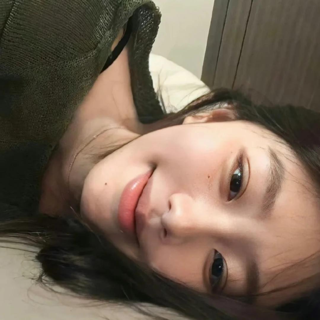 ⁷