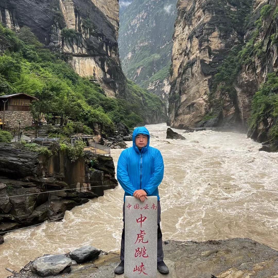 楊毅(户外)